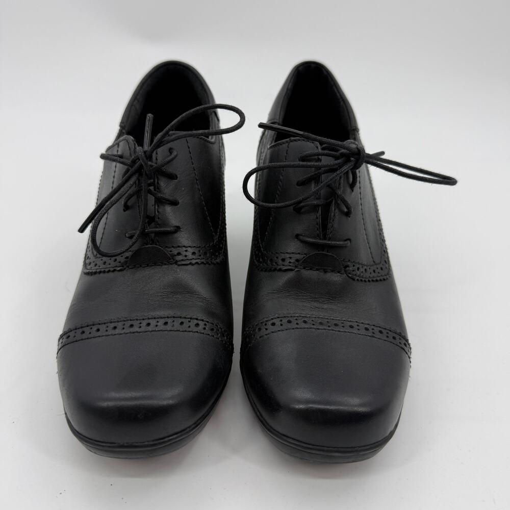 CLARKS Lace Up Ankle Boot Size 8 Womens Black Block Heel Witchy Brogue Retro